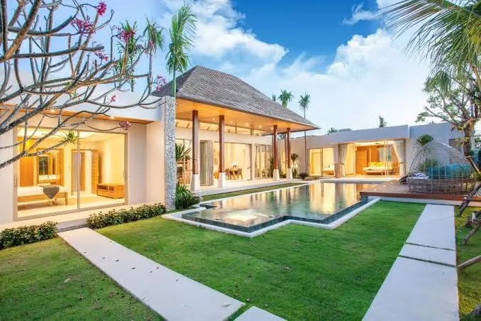 Casa em Condomínio Fechado (Alto Padrão)